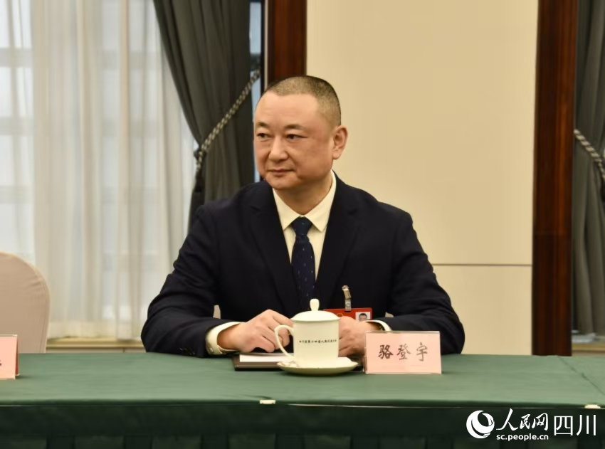 四川省人大代表駱登宇。人民網記者 張玉琳攝