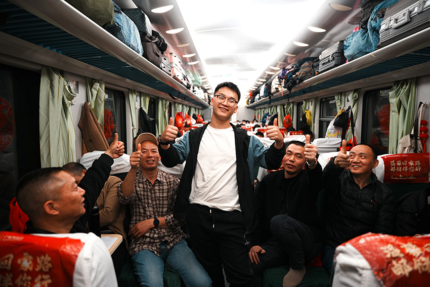 專列氛圍溫馨。廣安市人力資源和社會保障局  供圖