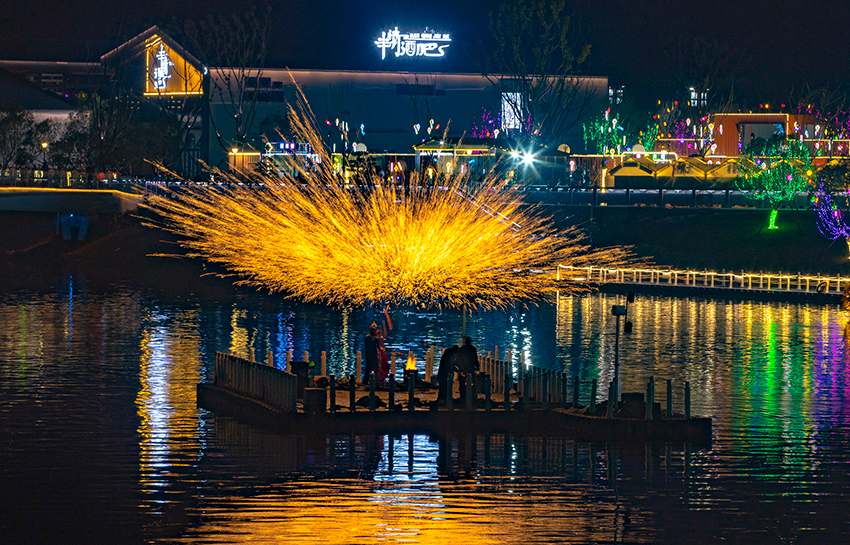 賨城里夜景。廣安市融媒體中心供圖