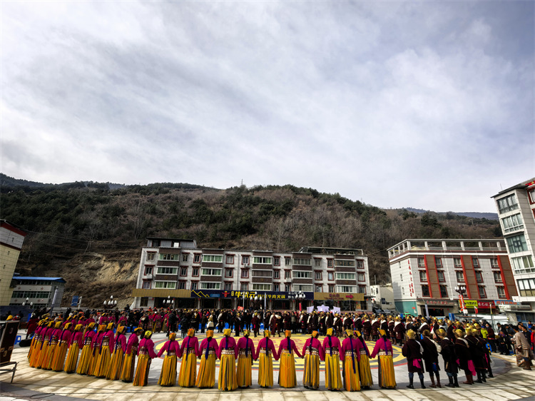 一起跳鍋莊。黑水縣融媒體中心供圖