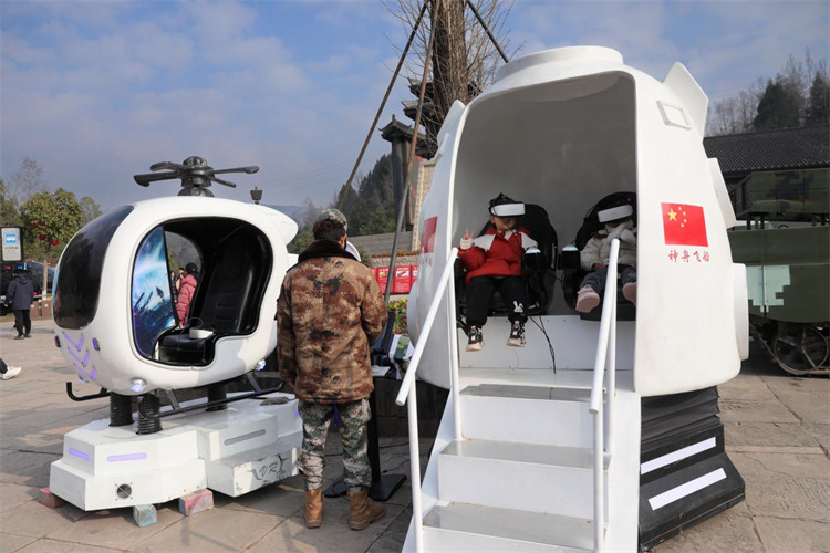 游客沉浸式體驗 。高志農攝