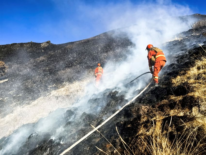 滅火現場。四川省森林消防總隊供圖