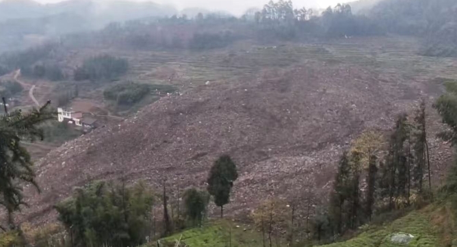 四川省軍區第一時間對救援作出部署，指揮組前出一線指揮救援。四川省軍區供圖