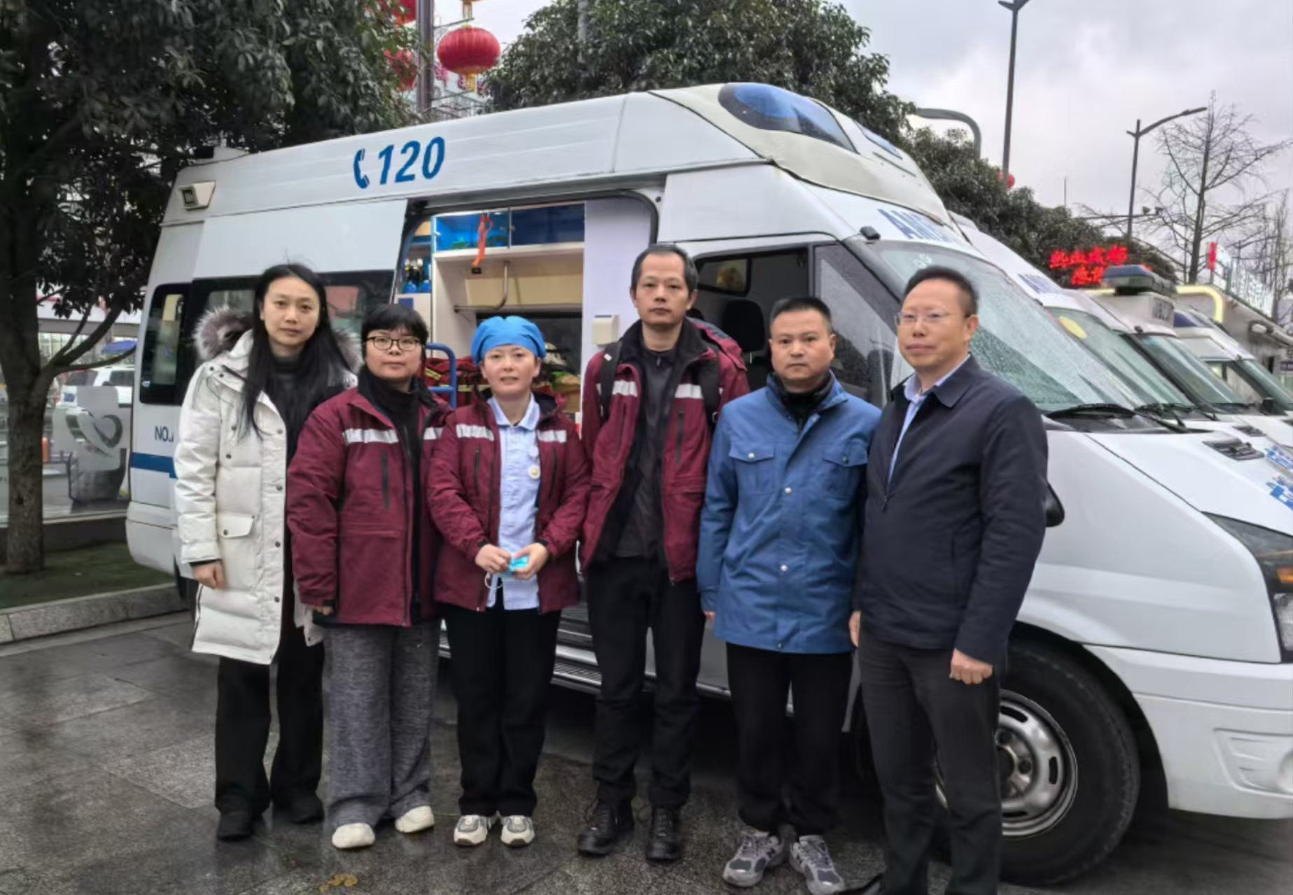 四川省人民醫院首批救援小分隊緊急馳援筠連。醫院供圖