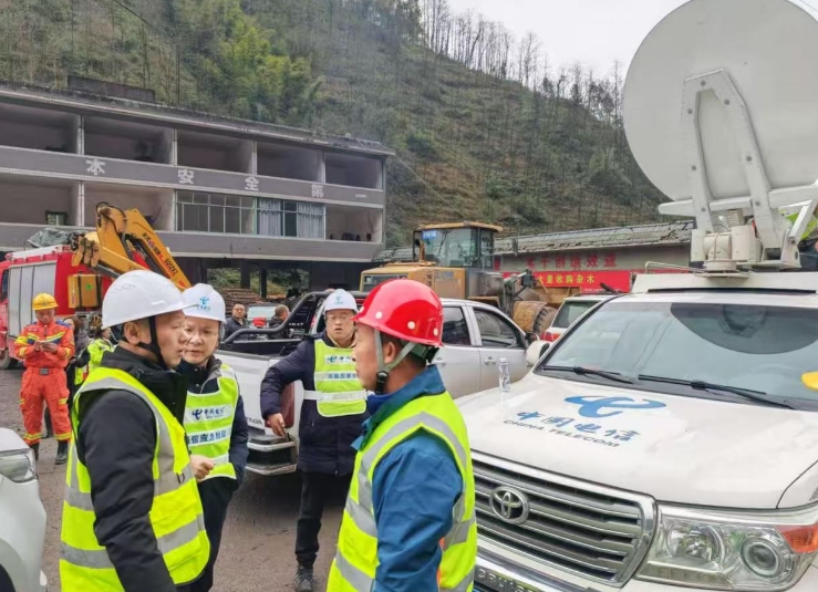  中國電信首批應急通信保障團隊到達現場。四川電信供圖