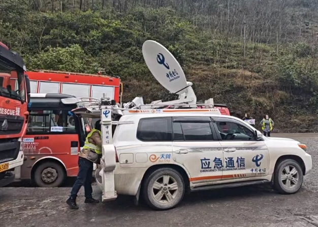  中國電信首批應急通信保障團隊到達現場。四川電信供圖