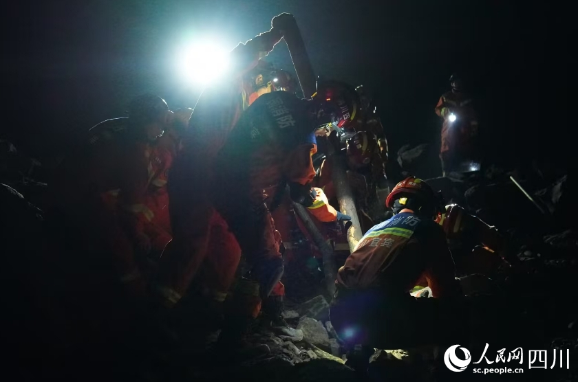 決不放棄。宋豪新、黃超攝