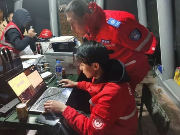 中國電建成都院現場搶險工作。中國電建成都院供圖