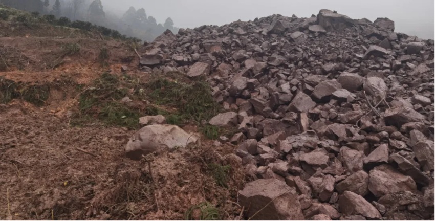 金坪村滑坡側緣塊石堆積。成都理工大學供圖