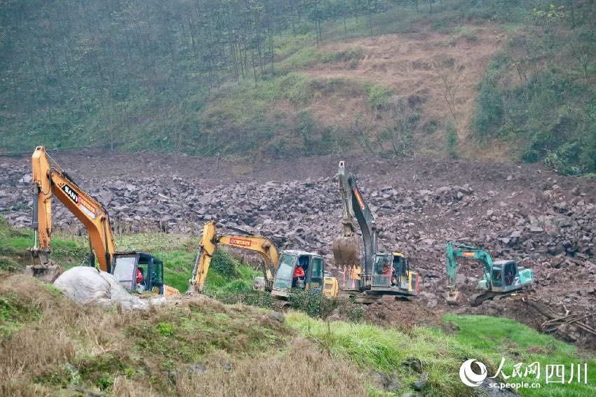 救援現場。人民網記者 朱虹攝