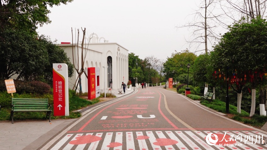 設立于塔山公園的內江市中區婚姻登記處。鐘欣航攝