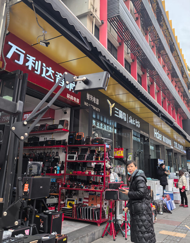 老市場商家返遷城隍數智港一樓商業新市場。成都城投俠客島供圖