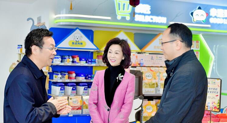 全國人大代表王麒：新能源汽車強勢引領產業變革