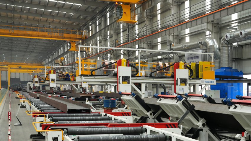 中國五冶集團打造的全自動無人化鋼結構智能生產線。中國五冶集團供圖