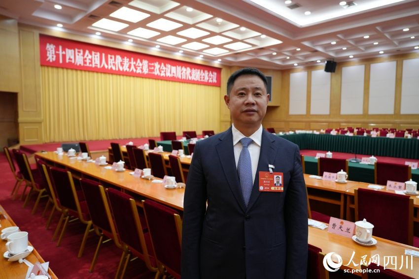 全國人大代表、藍潤集團董事長戴學斌。人民網記者 李平攝