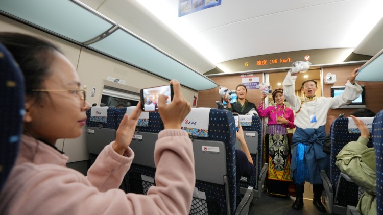 山歌悠揚迎八方游客。阿壩州委宣傳部供圖