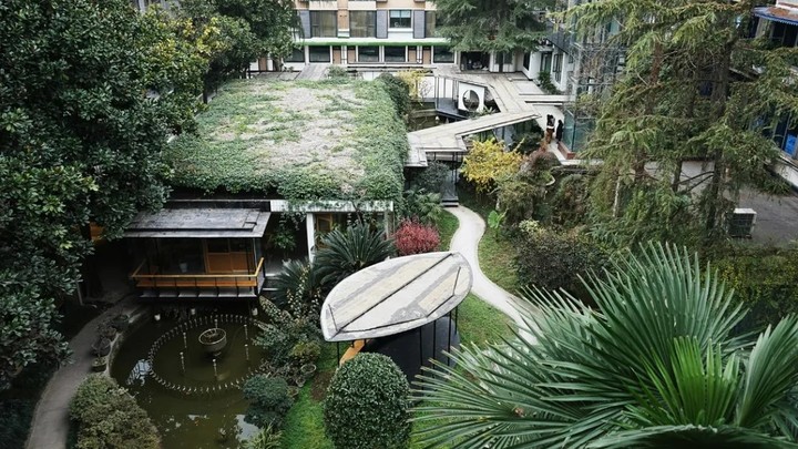 花園島·文創園區回廊。成都城投俠客島供圖