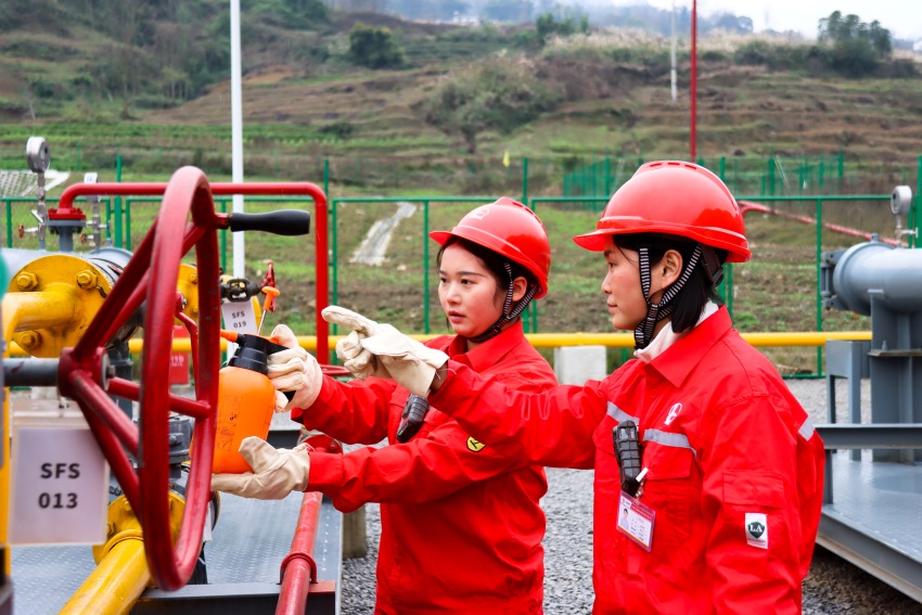 員工開展流程巡查。管圓圓攝