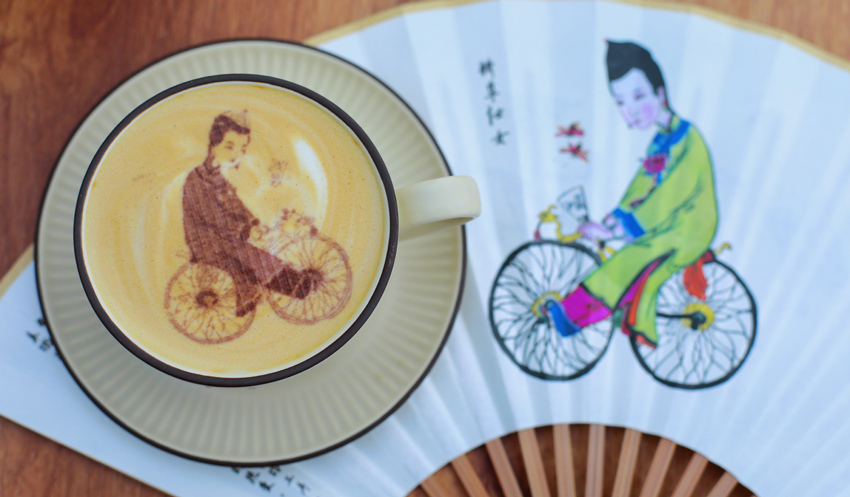 騎車仕女，奔向前方。綿竹金申文旅公司供圖