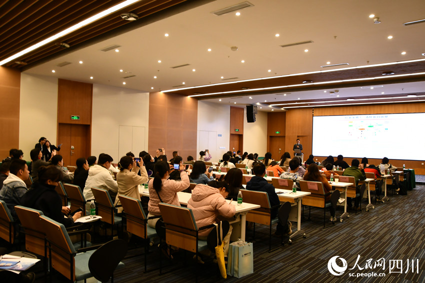 “科學家講干細胞”科普講座。實習生 張思男攝