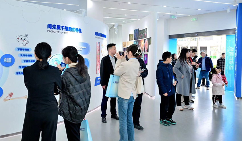 市民在細胞科學館內參觀。受訪者供圖