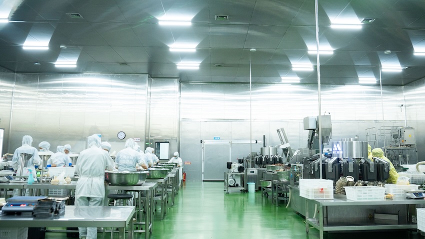 譚八爺冷吃兔生產車間，技術賦能提升生產效率。受訪者供圖