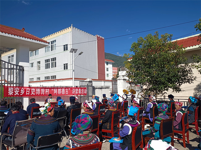 阿都德古講禁毒 。普格縣委禁毒辦供圖