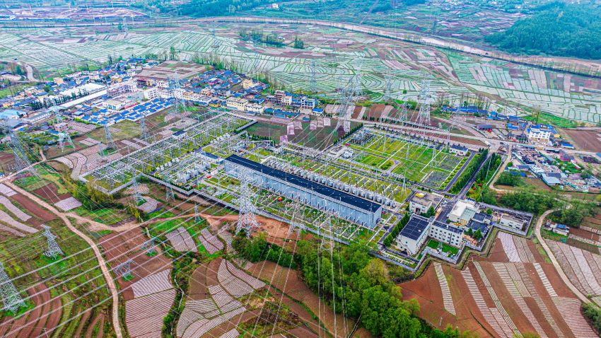 2025年4月22日，正在進行施工改造的普提500千伏變電站。曹頎攝