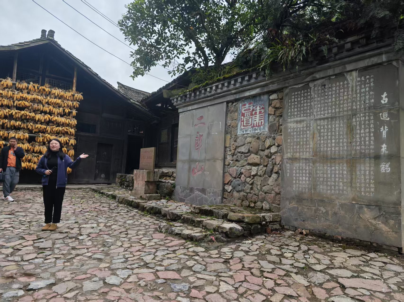 2025天全縣第三屆“花海漁趣”賞花品魚促消費系列活動新聞發布會舉行。天全縣融媒體中心供圖