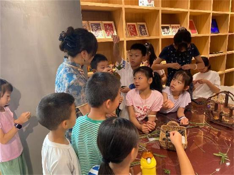 青少年非遺體驗。陳靜供圖