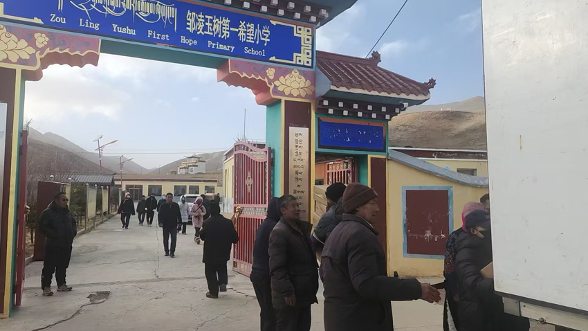 扎根高原，黨員向前。受訪者供圖