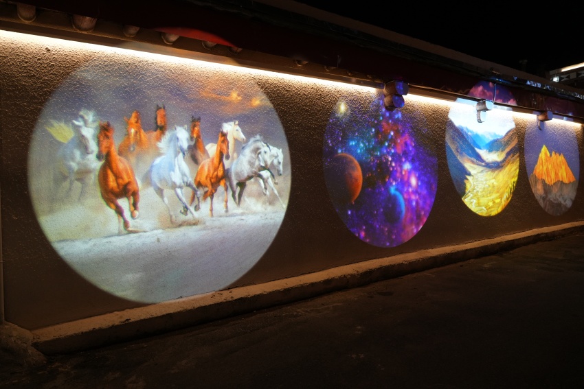 道孚縣改造后的城市亮化及街景。道孚縣委宣傳部供圖