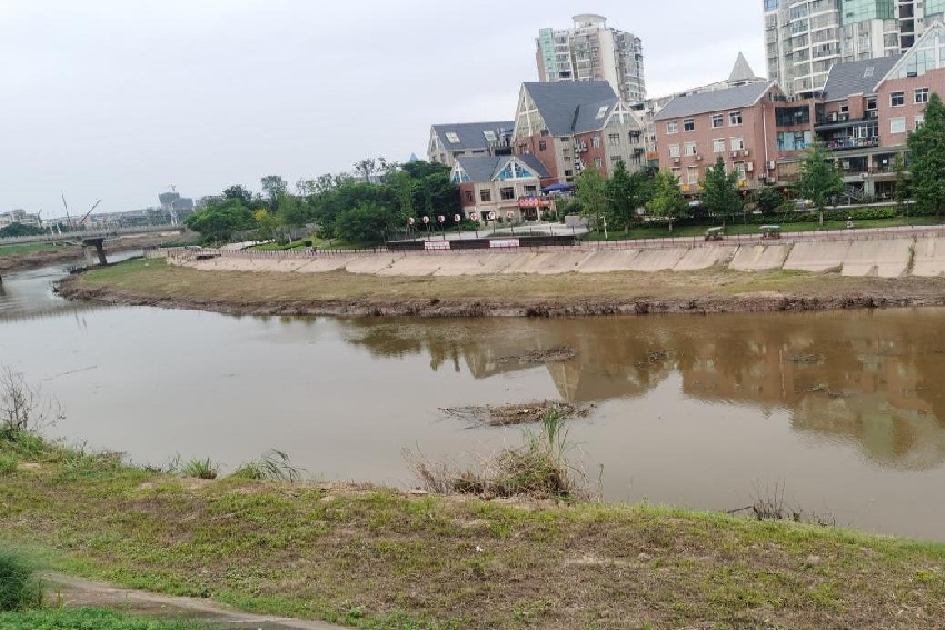 生態治理前的瓊江河道。遂寧市河長辦供圖