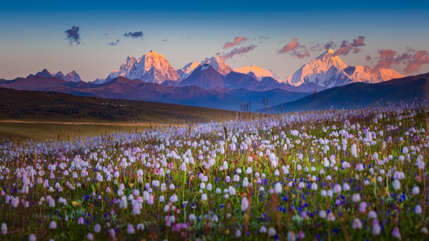 貢嘎落日。鄒立軍攝