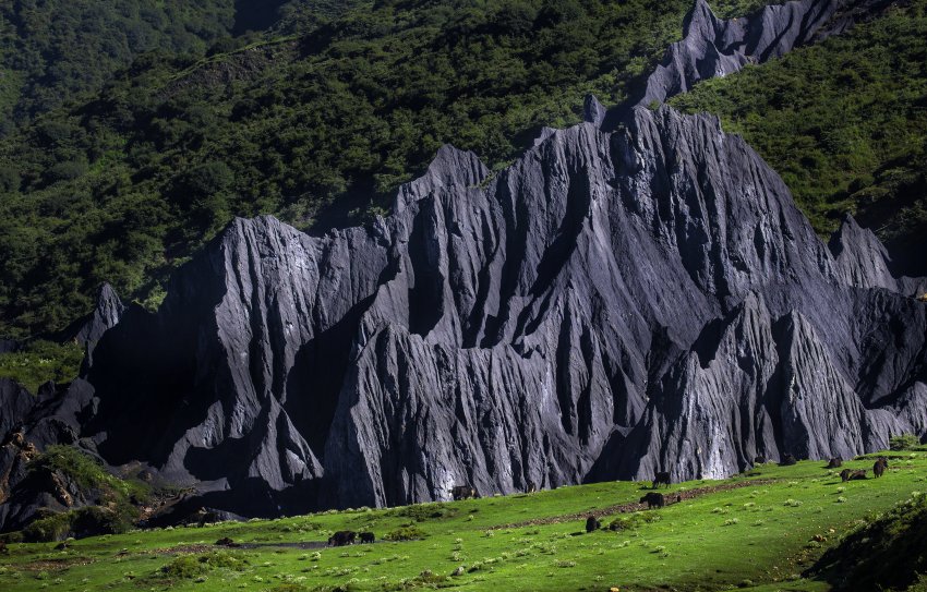 墨石公園。道孚縣委宣傳部供圖 