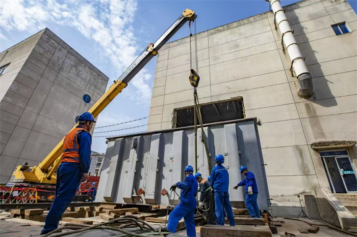 創新使用新型設備加速施工。國網成都供電公司供圖