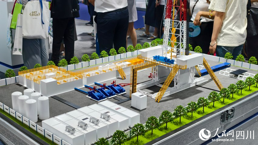 四川省自然資源投資集團展區。人民網 趙祖樂攝