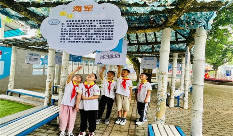 同學們“漫步”海洋知識長廊。任杰攝