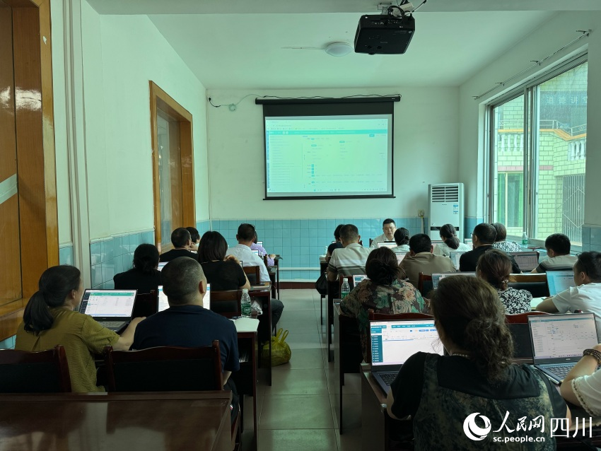 村醫生集中辦公現場。張越攝