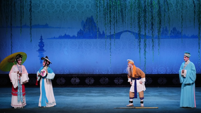 趙思雅《白蛇傳》劇照。四川省川劇院供圖