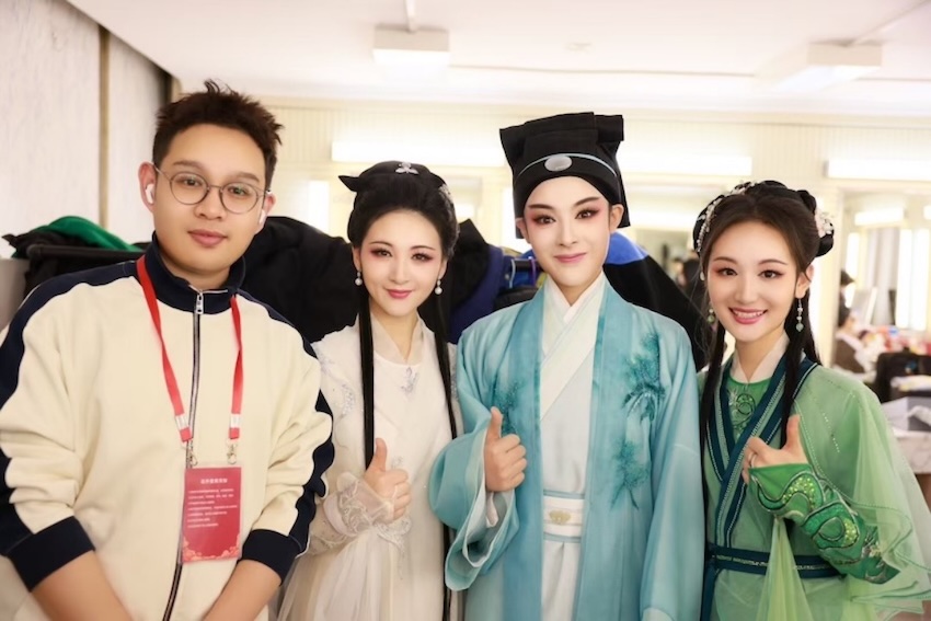 春晚小品《借傘》中，何青青飾演白素貞。受訪者供圖