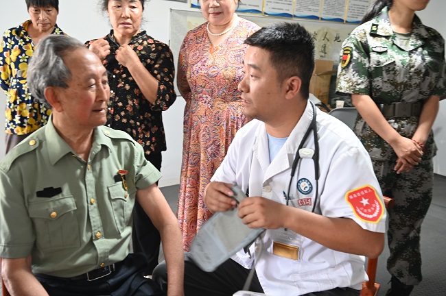 義診現場。蔣兵供圖