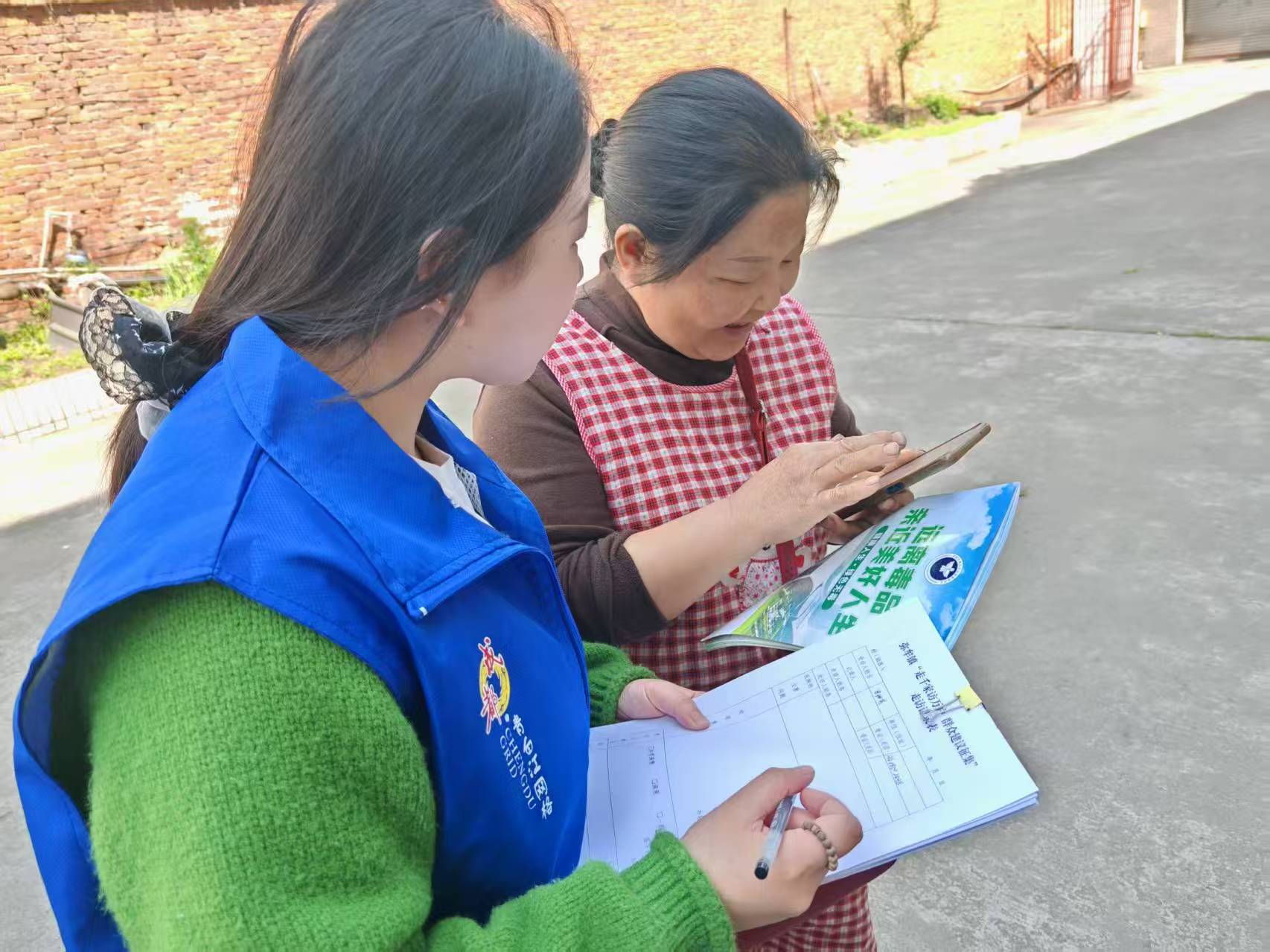 開展走千家訪萬戶，人民建議征集。青白江區委社會工作部供圖