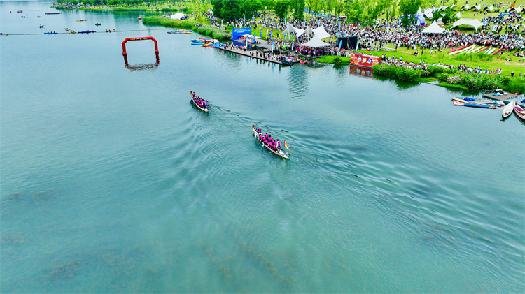 你追我趕。達霄羽供圖