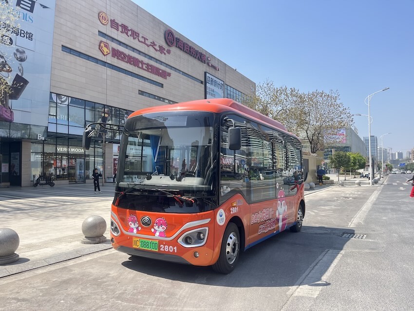 “小龍巴”網約定制公交便利市民出行。自貢市交通運輸局供圖