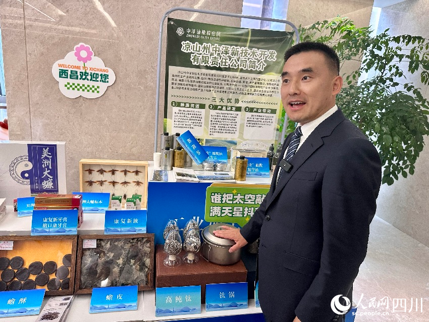 楊川推介家鄉好物。實習生 王雨欣攝