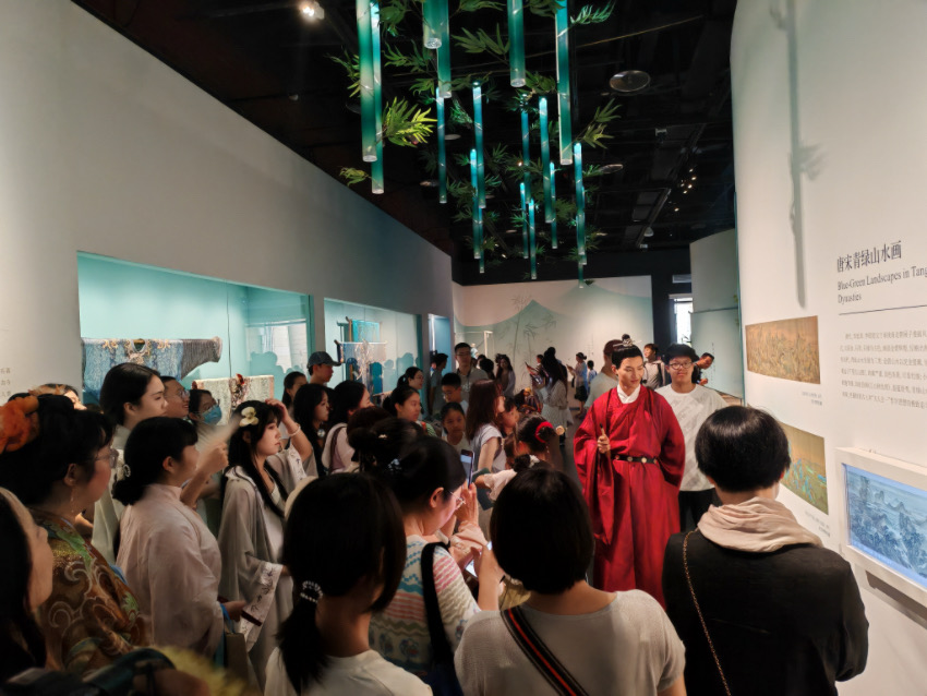 講解員化身王希孟導覽