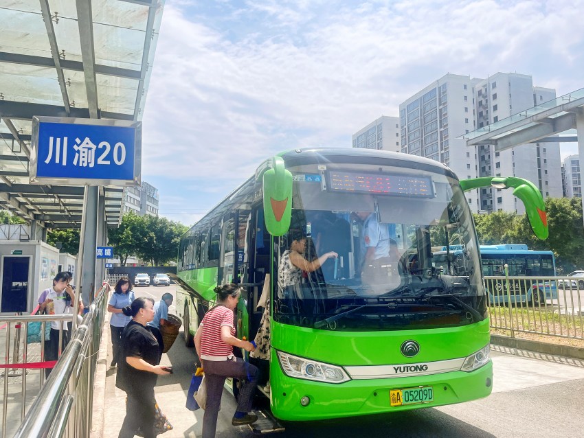 跨省域公交車川渝20路。廣安市融媒體中心供圖