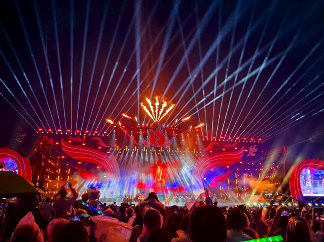 2025年涼山彝族火把節開幕式現場。劉海天供圖