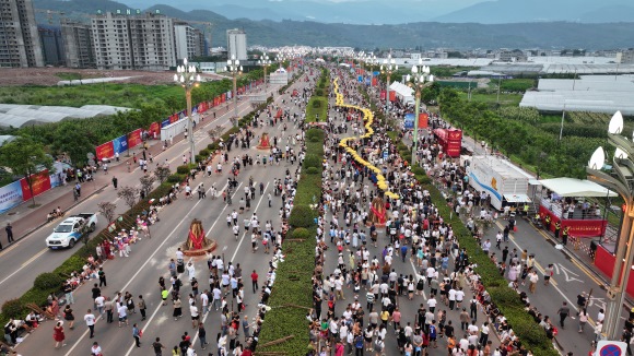 4.8公里狂歡走廊。宋明攝